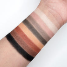 Load image into Gallery viewer, BOLD EYESHADOW PALETTE CP08