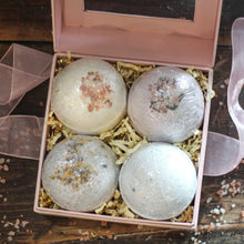 Load image into Gallery viewer, Bath Bomb Gift Sets