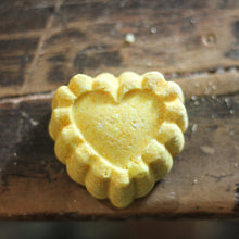 Load image into Gallery viewer, Lemon Rose Natural Bubble Bomb