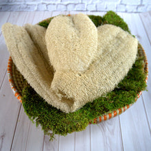Load image into Gallery viewer, Ugandan Exfoliator Natural Loofah (Ekyangwe)