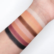 Load image into Gallery viewer, GOLDEN PEACH EYESHADOW PALETTE CP15
