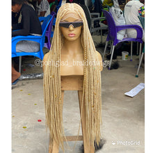 Load image into Gallery viewer, Glueless SHADE KNOTLESS Wig - Premium Blonde
