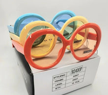 Load image into Gallery viewer, Wholesale Fashion Sunglasses (1 pc)
